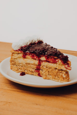 Torta chilena de cheescake de mora porción